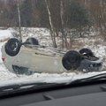 В Вильнюсе на Минском шоссе перевернулся автомобиль
