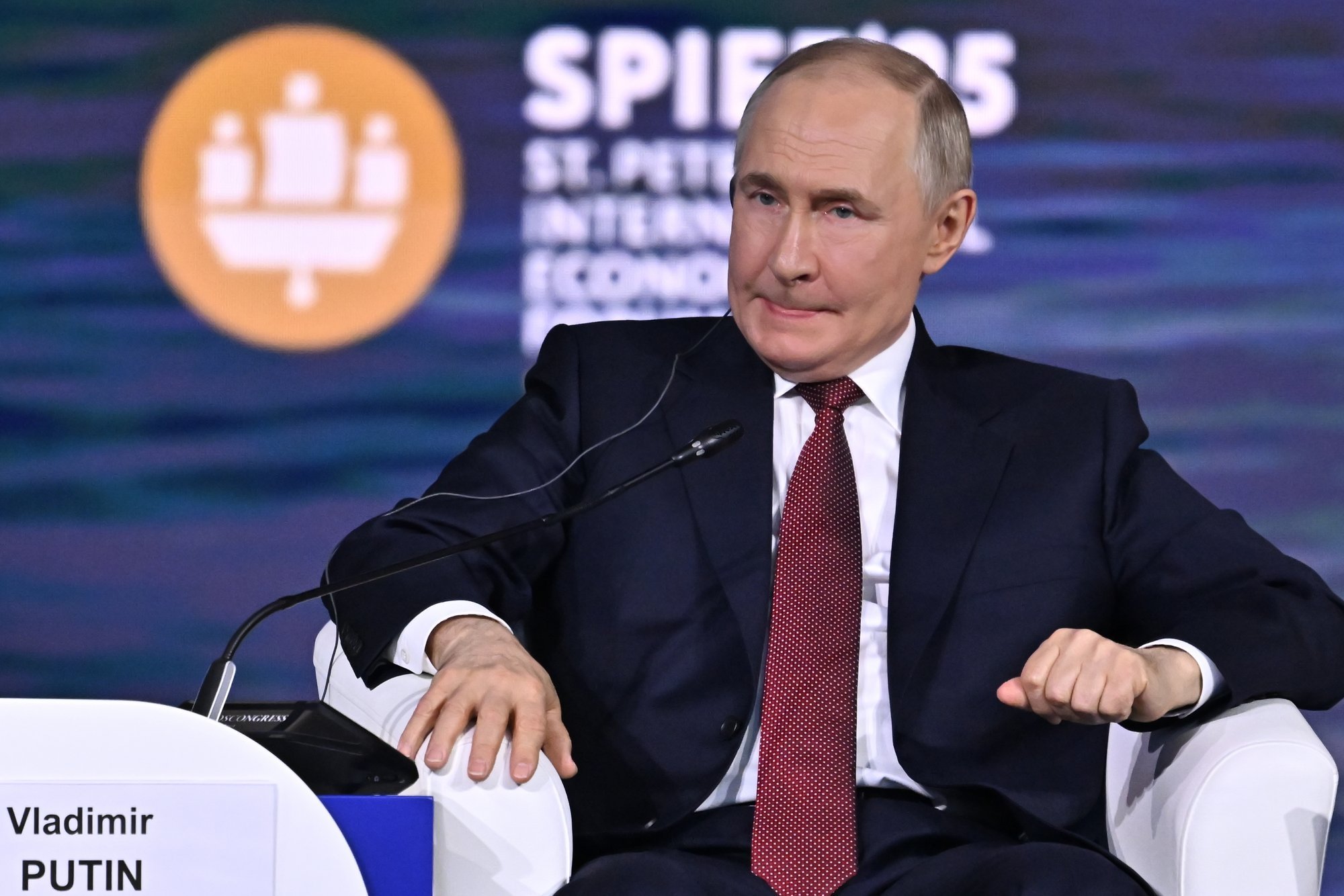 Media: Putin's behavior grows stranger, causing alarm