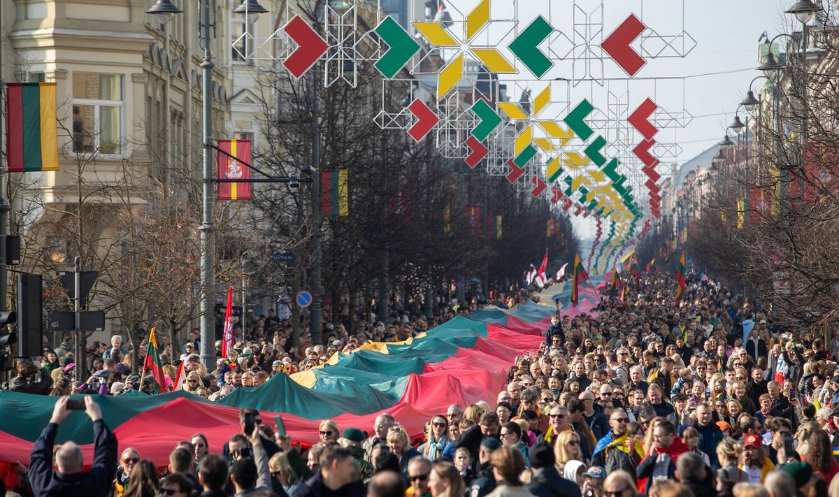 Thousands of people participated in Independence Day parade