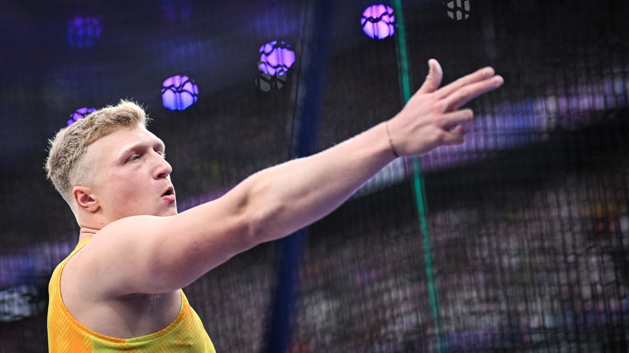 Discus thrower Alekna wins silver at Olympics