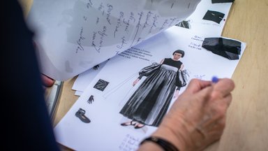 ?Karaliaus Rod?erio“ kostiumus kūr? tarptautin? pripa?inim? pelniusi lenk? dizainer? Magdalena Brozda