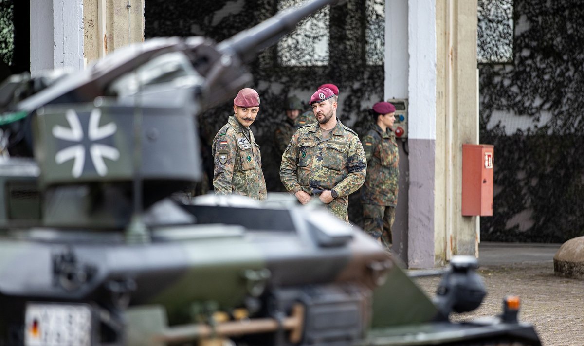 Antradienį Vokietija paskelbė sulaikiusi kinę, dirbusią logistikos įmonėje ir kaltinamą šnipinėjus šalies gynybos pramonę