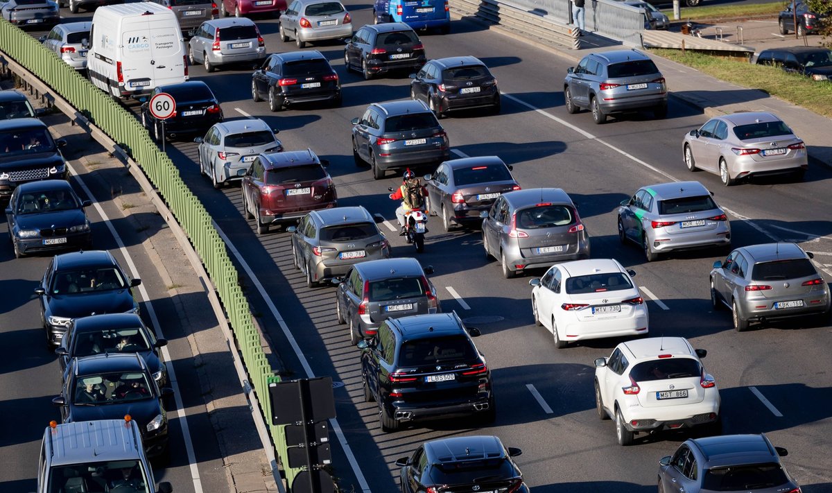 Nuo 2035 m. visi į rinką patekę nauji automobiliai turėtų neišskirti teršalų