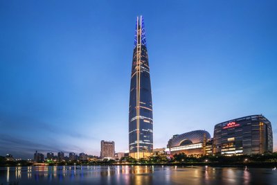 „LOTTE WORLD TOWER“