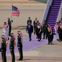 Į Saudo Arabiją atvykusiam Trumpui – prabangus pasitikimas