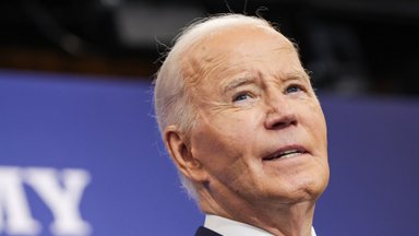 Bidenas sušvelnino bausmes beveik 1 500 nusikaltėlių