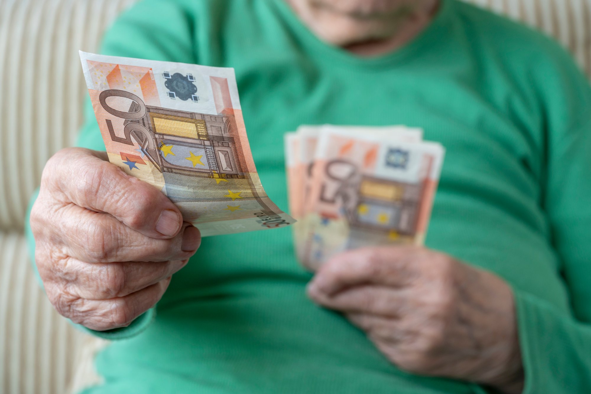 Phone scammers dupe two Lithuanian women, costing them over 60,000 euros