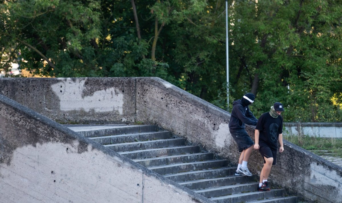 Sporto rūmai Vilniuje, ant stogo paaugliai sprogdino petardas 