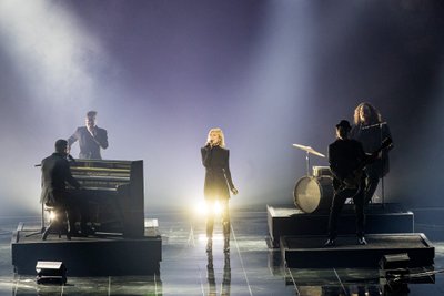 Belgijos  atstovai Hooverphonic, daina „The Wrong Place“