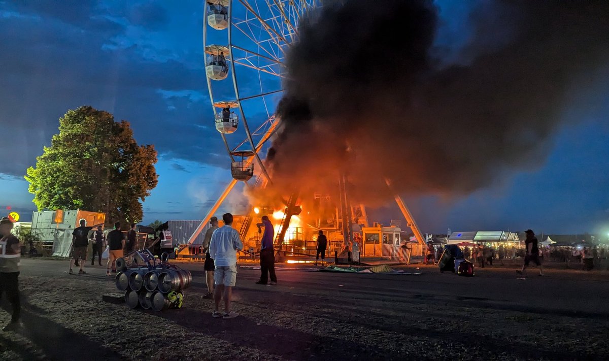 Highfield Festival - Ferris wheel on fire