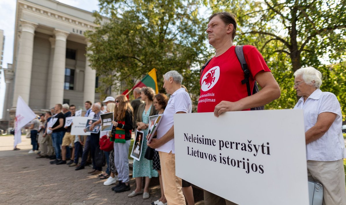 Protestas prie Seimo dėl ketinamos patvirtinti LGGRTC reformos