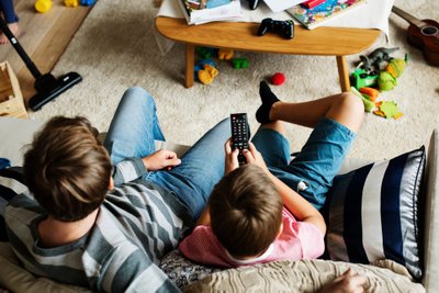 Jeigu televizorių žiūrime kartu su vaikais, tai jis neturi išvis jokio kenksmingo efekto.