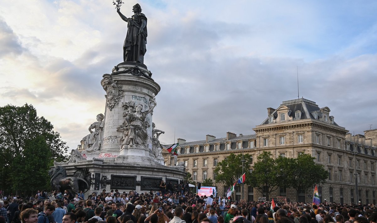 Prancūzijoje – tūkstantinės demonstracijos prieš kraštutinius dešiniuosius