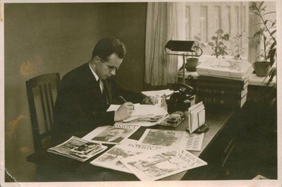 Nežinomas fotografas. Nuotrauka. Juozas Keliuotis žurnalo „Naujoji Romuva" redakcijoje. 1935