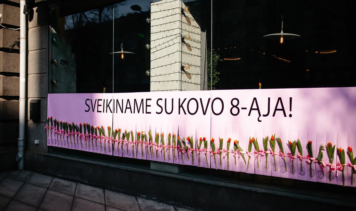 Kovo 8-osios sveikinimas Kauno Laisvės alėjoje