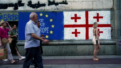 Proukrainietiški ženklai Tbilisyje (vaizdo pasakojimo stop kadras)