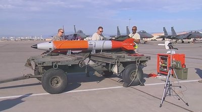 Branduolinė bomba B-61-12 ir naikintuvai F-15