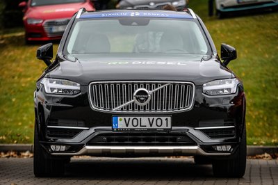 "Volvo XC90"