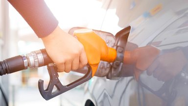 В странах Балтии падают цены на бензин и дизельное топливо