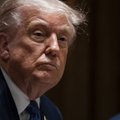 Smunkant JAV finansų rinkoms Trumpas užsipuolė Bideną