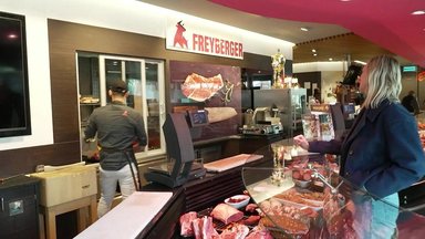 Niurnberge atidaryta mėsos gaminių parduotuvė, kurioje vietoj mėsininko jus aptarnaus DI