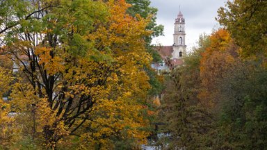 Po saulėto savaitgalio atslinks drėgnesni orai: yra ir viena gera žinia