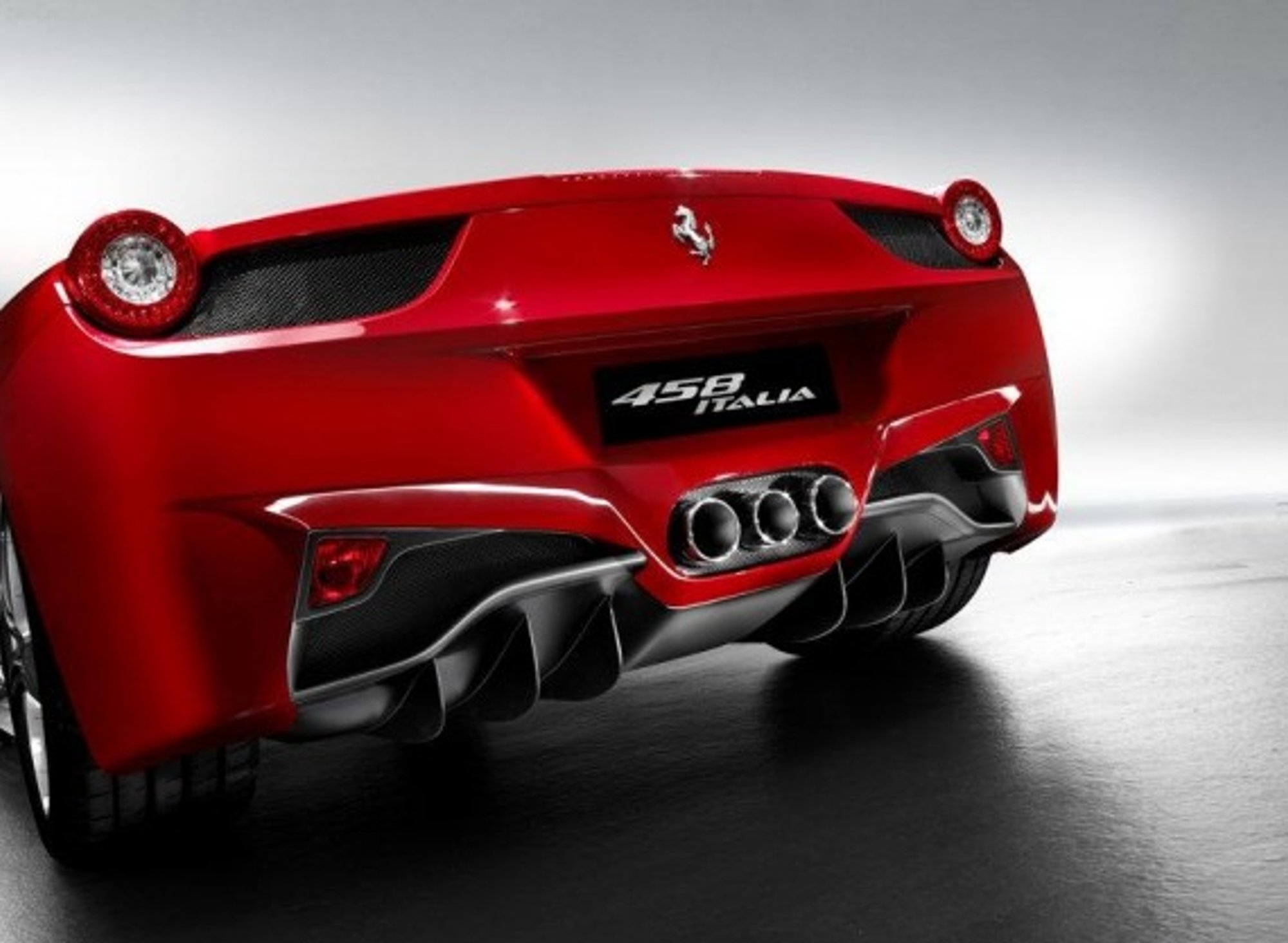 „Ferrari“ pardavimai sumažėjo - Delfi auto