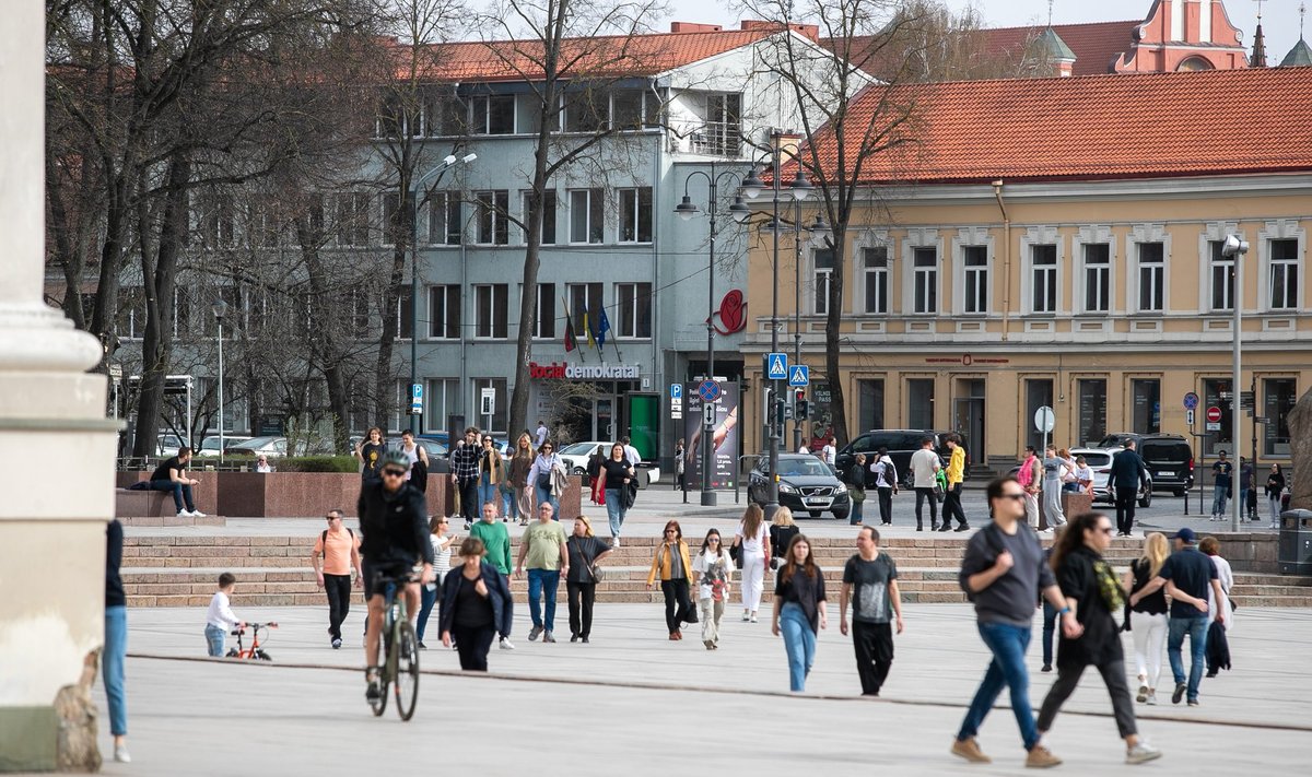 Vilniečiai mėgaujasi šiluma