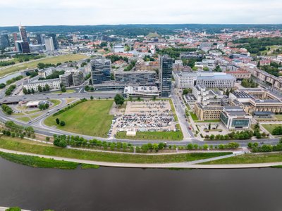 Stovėjimo aikštelės prie Seimo rūmų perleidžiamos Vilniaus savivaldybei 