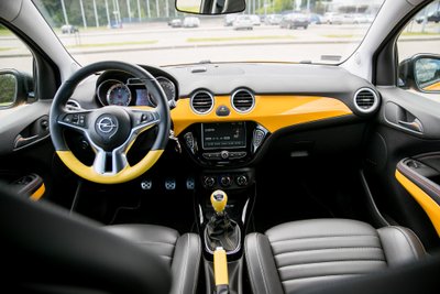 "Opel Adam Rocks S"