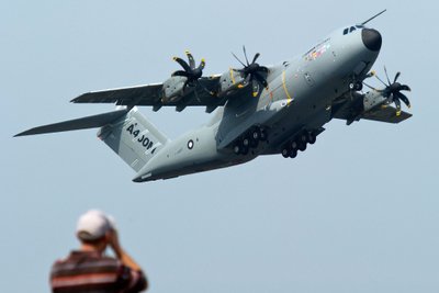 Berlyno aviacijos šventėje į orą kyla naujausias Airbus transporto lėktuvas Airbus A400M