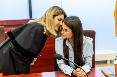 Simona Lipnė ir jos advokatė Evelina Trukšinienė 