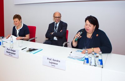 prof. Elona Juozaitytė (kairėje), prof. Dietger Niederwieser, prof. Sandra Lejniece