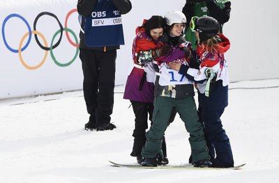 Sarka Pancochova varžovių apsuptyje