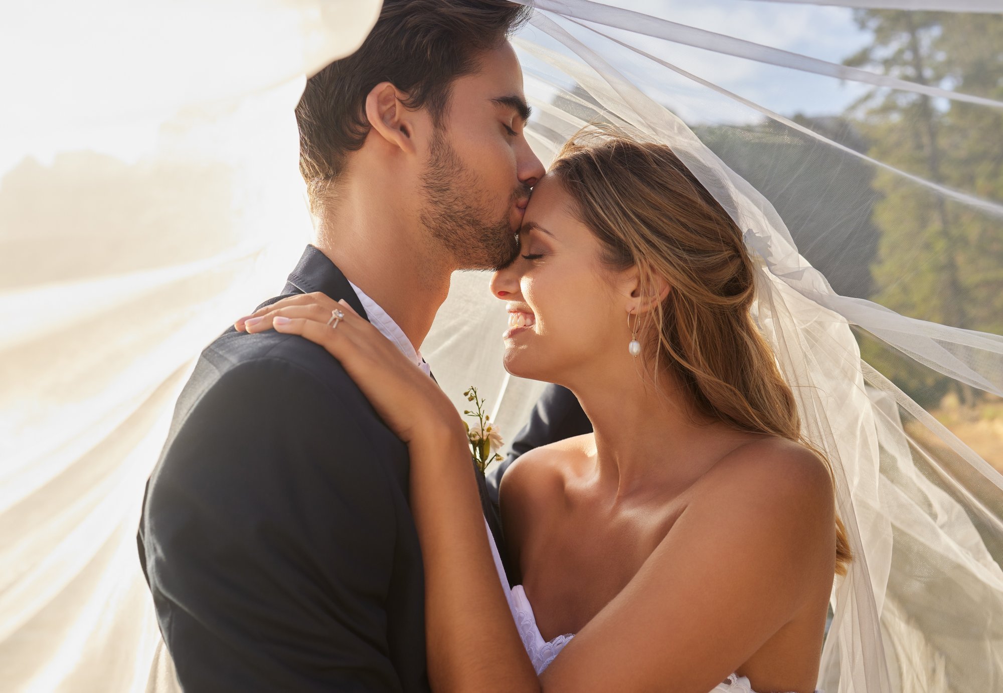 Experienced Wedding Photographers Reveal Signs That a Couple Won't Last Long Together