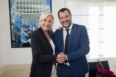 Italijos vicepremjeras Matteo Salvini ir Prancūzijos dešiniosios populistė Marine Le Pen