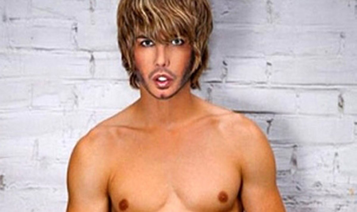 Үлкен мүшесі порно видеоға әрең кіреді Метрода әйел жыныс мүшесіне қол тигізеді.