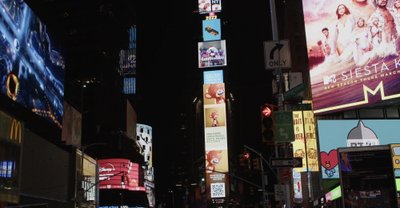 „Times square“ aikštėje – radijo laidų vedėjo Rimvydo Černiausko užkoduota žinutė