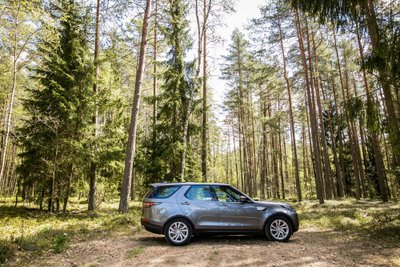 "Land Rover Discovery" vizualiai sukuria didelio automobilio įspūdį, tačiau ne vairuojant