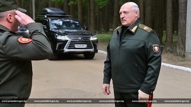 Лукашенко заявил, что пограничники усилили границу Беларуси. На позиции вывели "Искандеры"