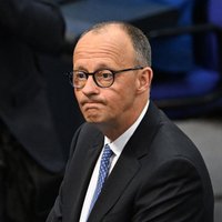 Merzas sako, kad viešai nediskutuos apie konkrečių ginklų tiekimą Ukrainai