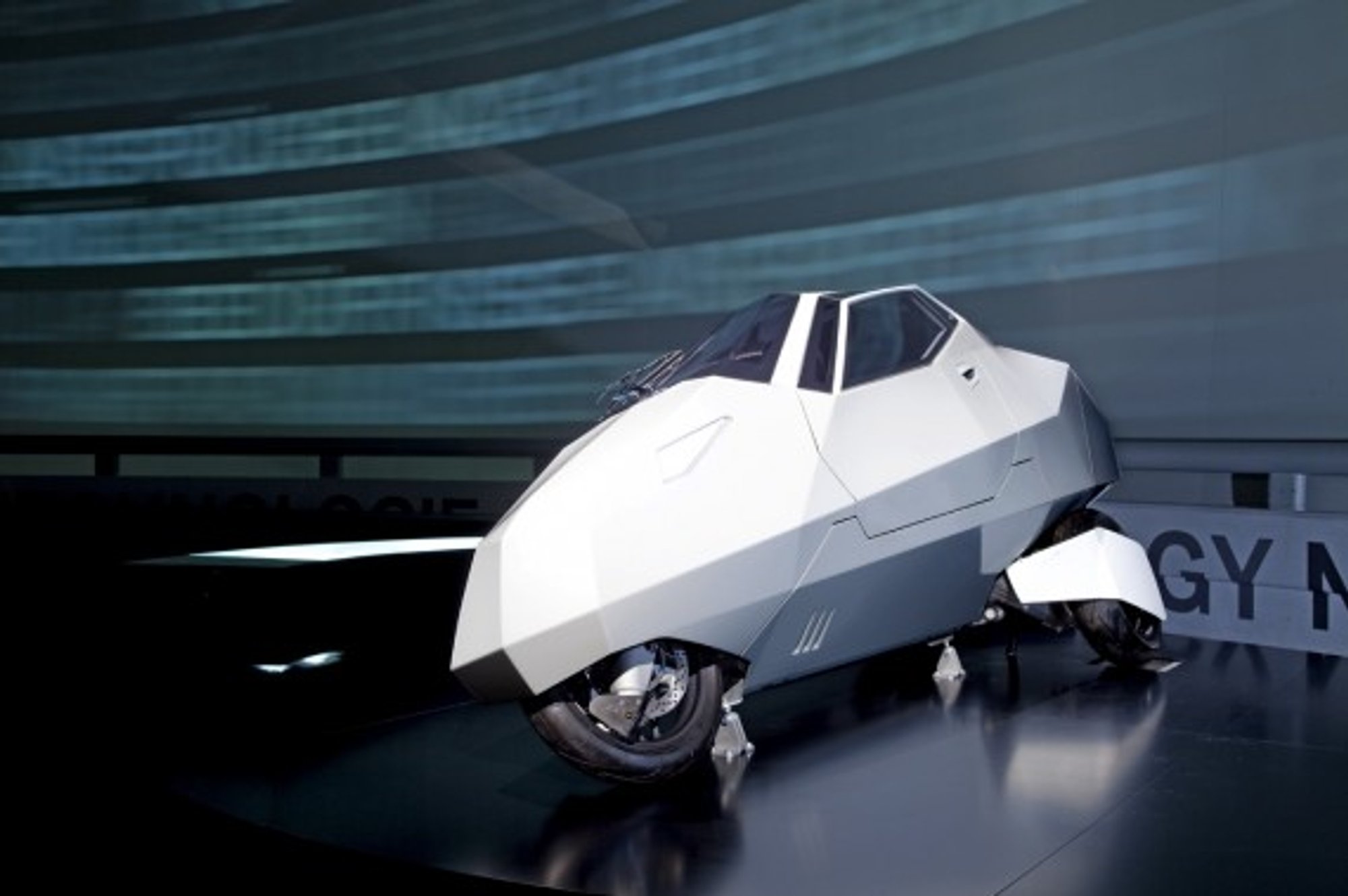 BMW pristatė 2 koncepcinius modelius - Delfi auto
