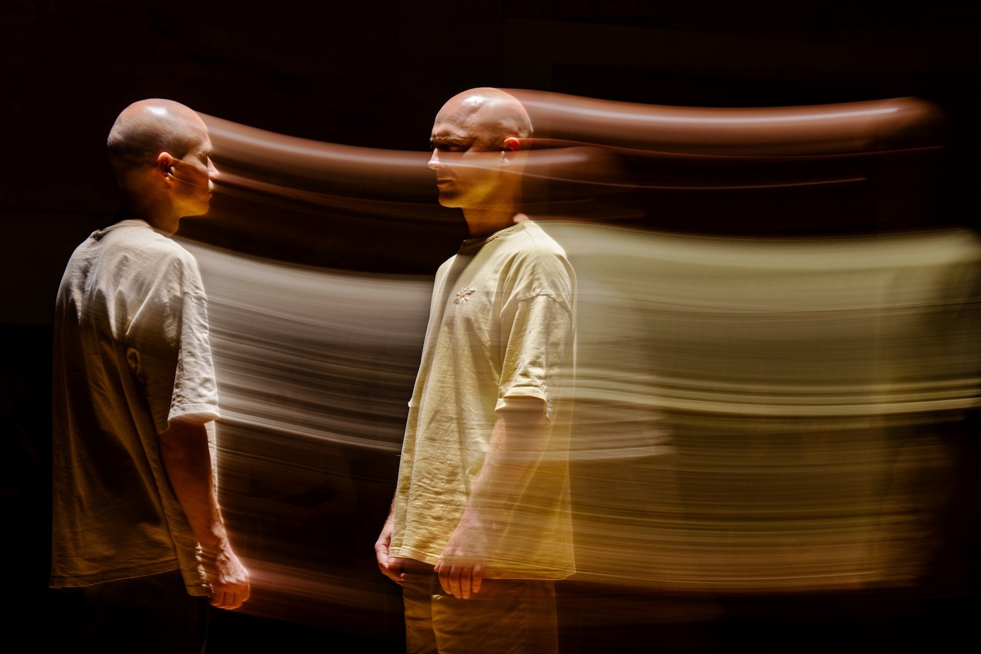 Lithuanian dance group "Low Air" marks 15 years with live music performance "Vienudu"