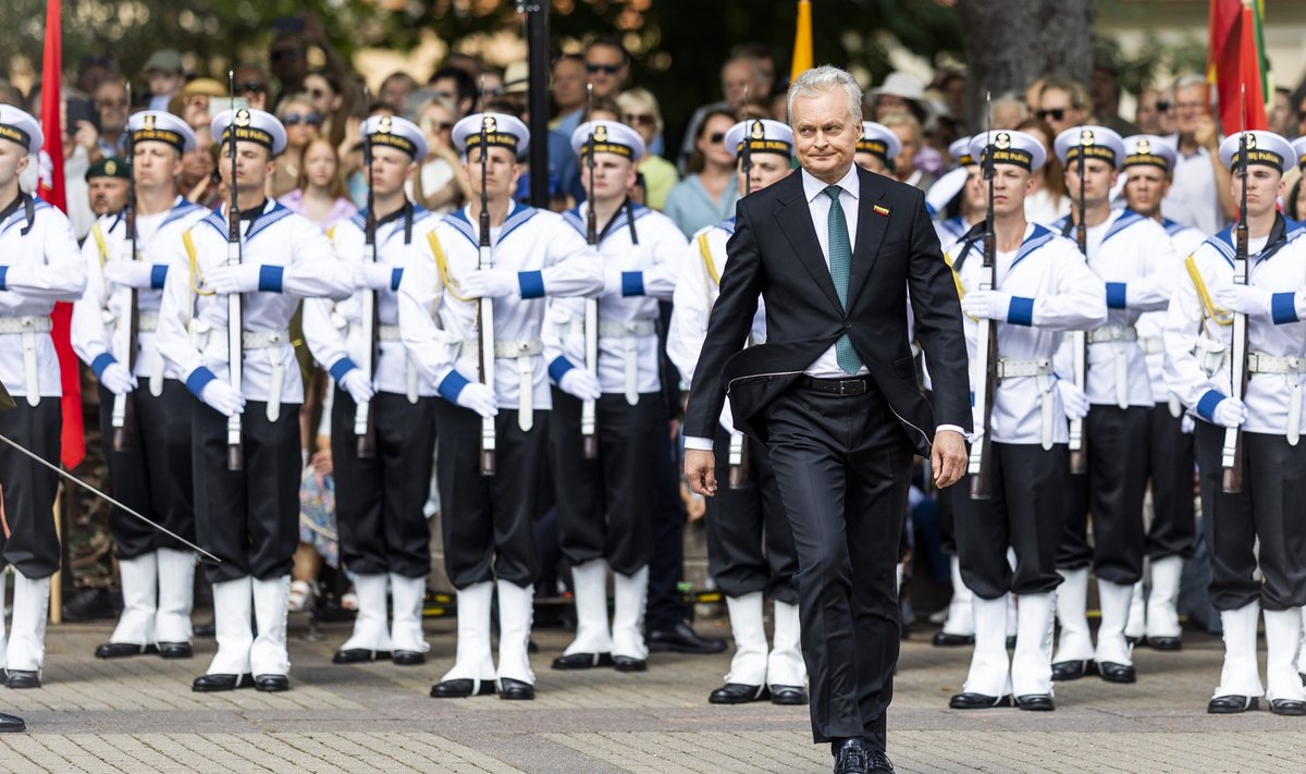 Valstybės vėliavų pakėlimo ceremonija