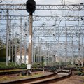 Skaudi nelaimė geležinkelyje – mergina pateko po traukiniu