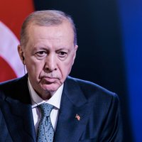 Telefonu su Putinu pasikalbėjęs Erdoganas įvardijo pagrindinę sąlygą deryboms