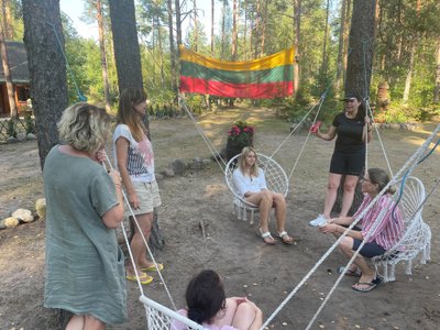  Pirmosios lituanistinių mokyklų mokytojų stovyklos akimirka. Asm. archyvo nuotr.