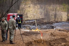 Gelbėjimo operacijos Pabradėje vadas: kur konkrečiai yra nuskendęs šarvuotis – nežinome