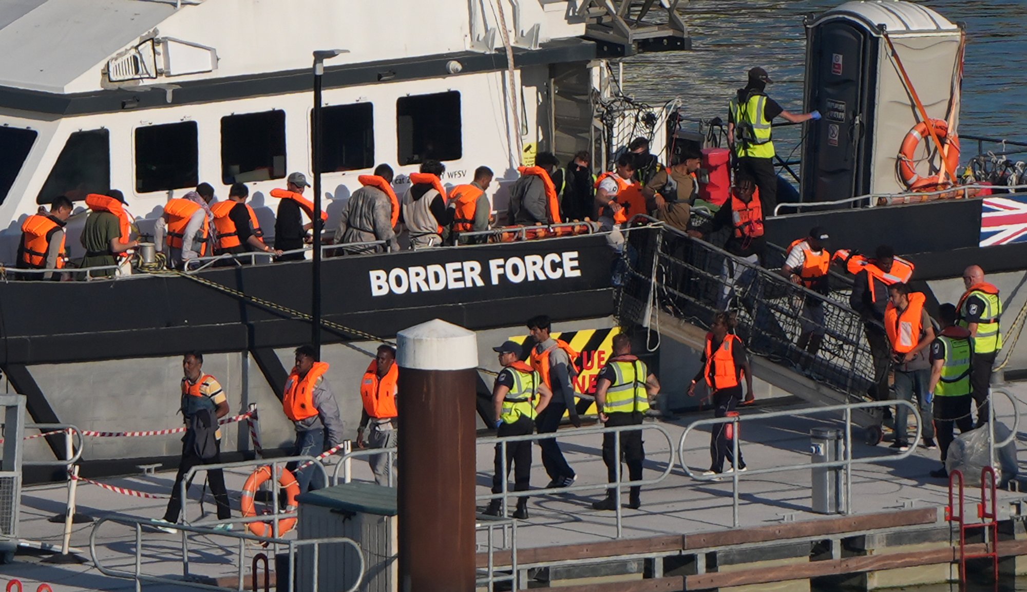Boat Carrying 128 Migrants Reaches English Shores