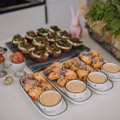 Virtuvės šefas atnaujino bestseleriu tapusią knygą su vieno kąsnio užkandžių receptais: žmonės jos vis dar ieško
